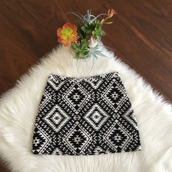 TopShop Geo Print A-line Mini Skirt Size 0 - Picture 1 of 8